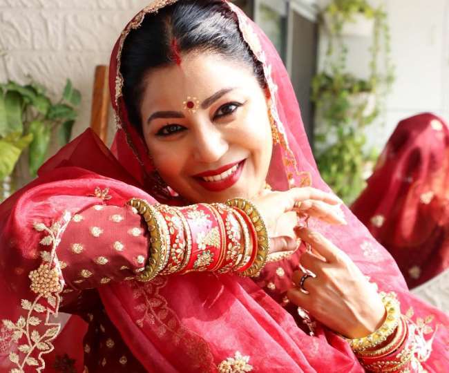 रामायण में सीता का किरदार निभाने वाली अभिनेत्री देबिना बनर्जी ने दिल खोलकर किया डांस,  दुल्हन की तरह सजीं अदाकारा