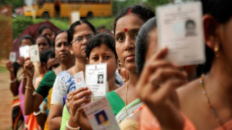 दिल्ली नगर निगम चुनाव के लिए वोटिंग जारी, सर्द मौसम में वरिष्ठ नागरिकों ने अपने मताधिकार का किया उपयोग