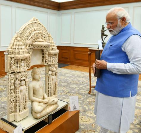 दिल्ली में आज प्रधानमंत्री नरेंद्र मोदी ने 29 पुरावशेषों का किया निरीक्षण