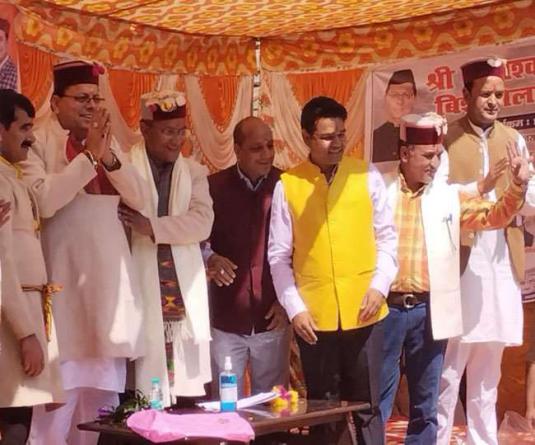 मुख्यमंत्री पुष्कर सिंह धामी जखोल गांव में बिस्‍सू मेले में शामिल होने के लिए पहुंचे