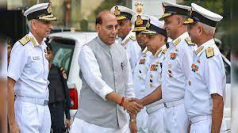 राजनाथ सिंह पहुंचे रक्षा कार्यालय परिसर, नौसेना कमांडरों के सम्मेलन को करेंगे संबोधित