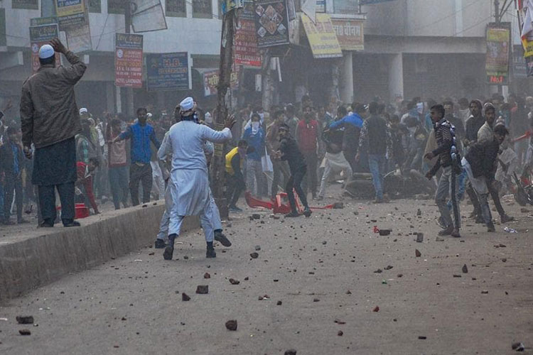 कानपुर: 2 गुटों में भिड़ंत, दंगे जैसे हालात, सीएम योगी ने कहा-दोषियों को बख्शा नहीं जाएगा