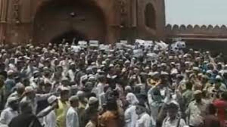 जामा मस्जिद के बाहर जोरदार विरोध प्रदर्शन, नूपुर शर्मा की गिरफ्तारी की मांग