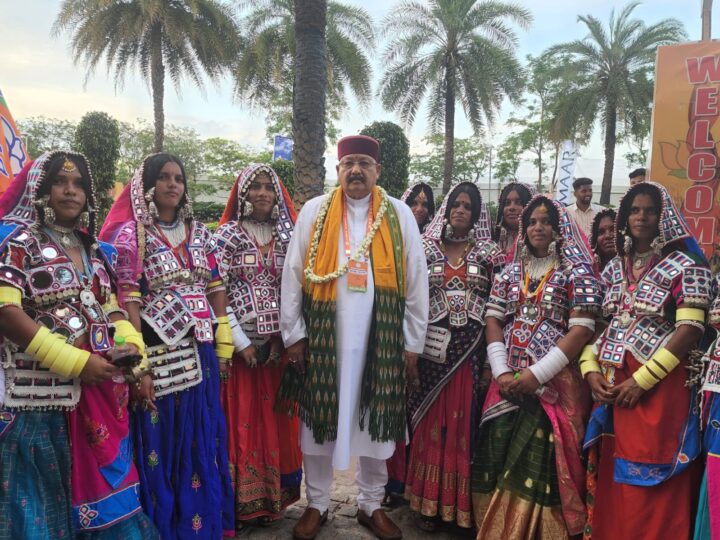 हैदराबाद पहुंचने पर महाराज का भव्य स्वागत