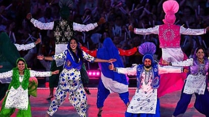 राष्ट्रमंडल खेलों का रंगारंग समापन, भांगड़ा और ‘अपाचे इंडियन’ ने बिखेरे रंग