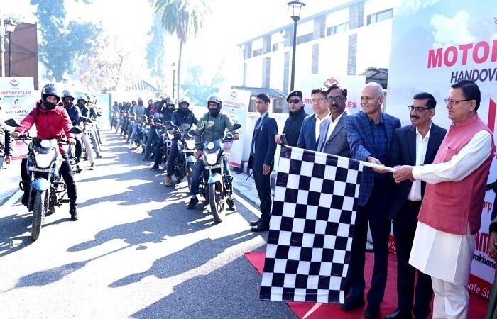 राजस्व विभाग को मिली 320 मोटर साइकिल, CM धामी ने किया फ्लैग ऑफ