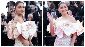 Cannes 2023: 76वें कान फिल्म फेस्टिवल में अनुष्का शर्मा ने किया डेब्यू, ऑफ शोल्डर गाउन में लगीं बेहद खूबसूरत